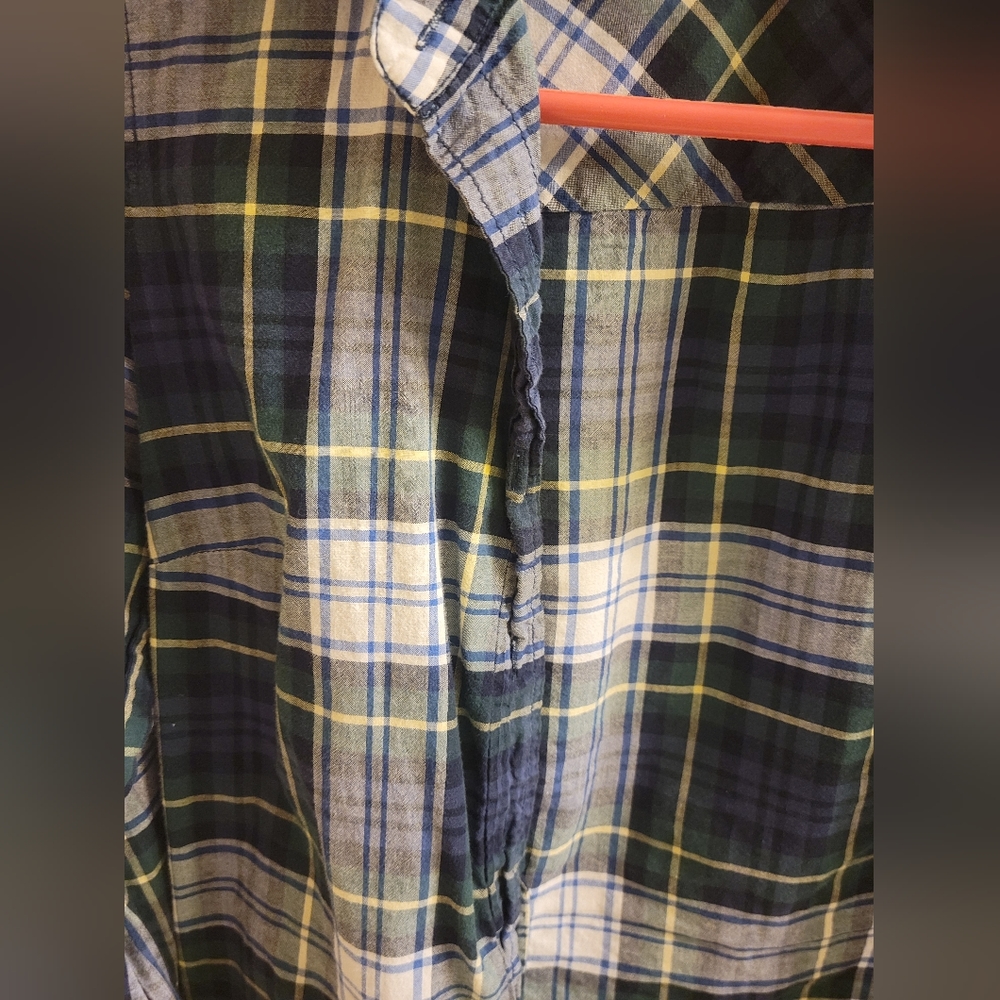 Ladies J.Crew Button Down - Picture 3 of 4